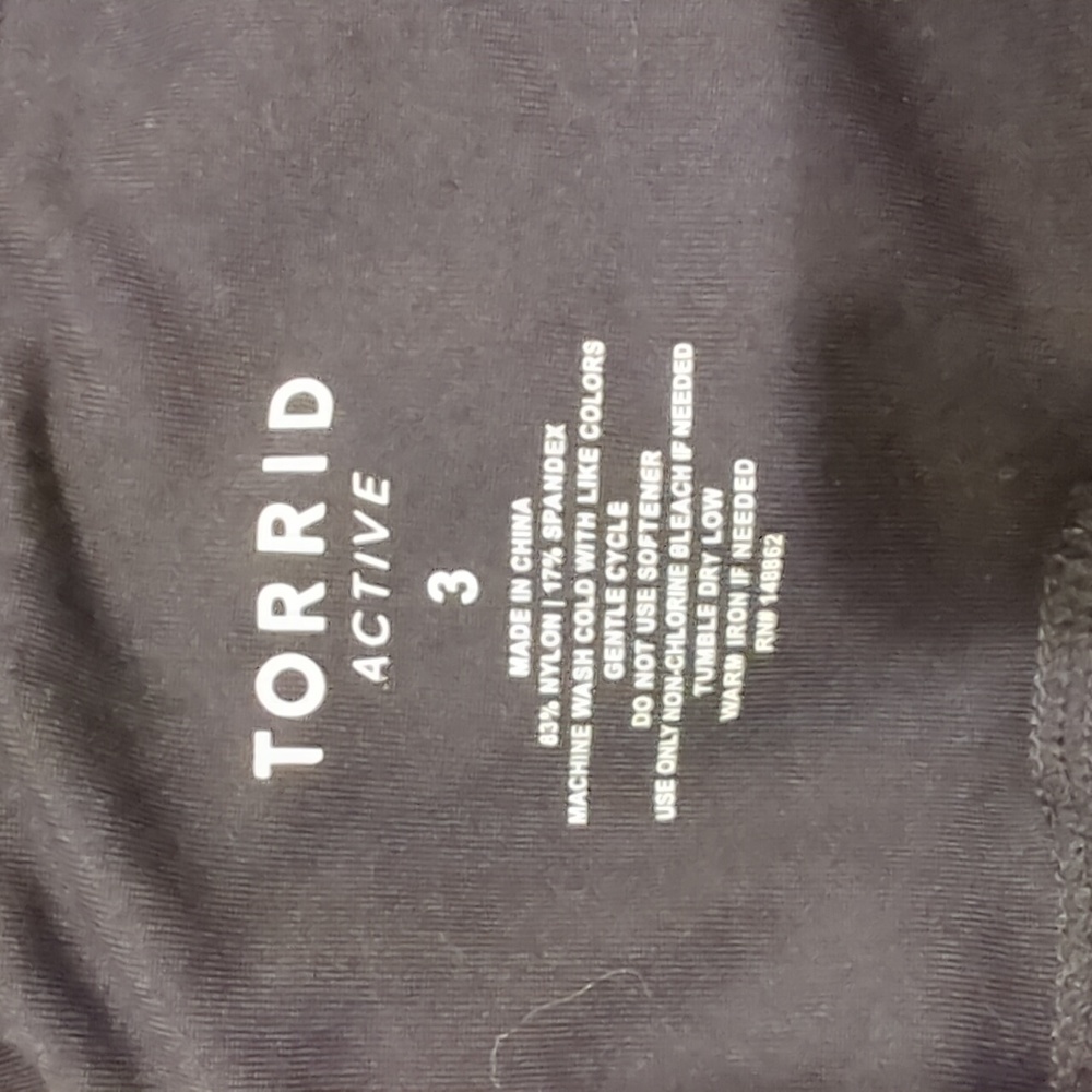 Torrid Performance Work Out Capris With Pockets - image 6